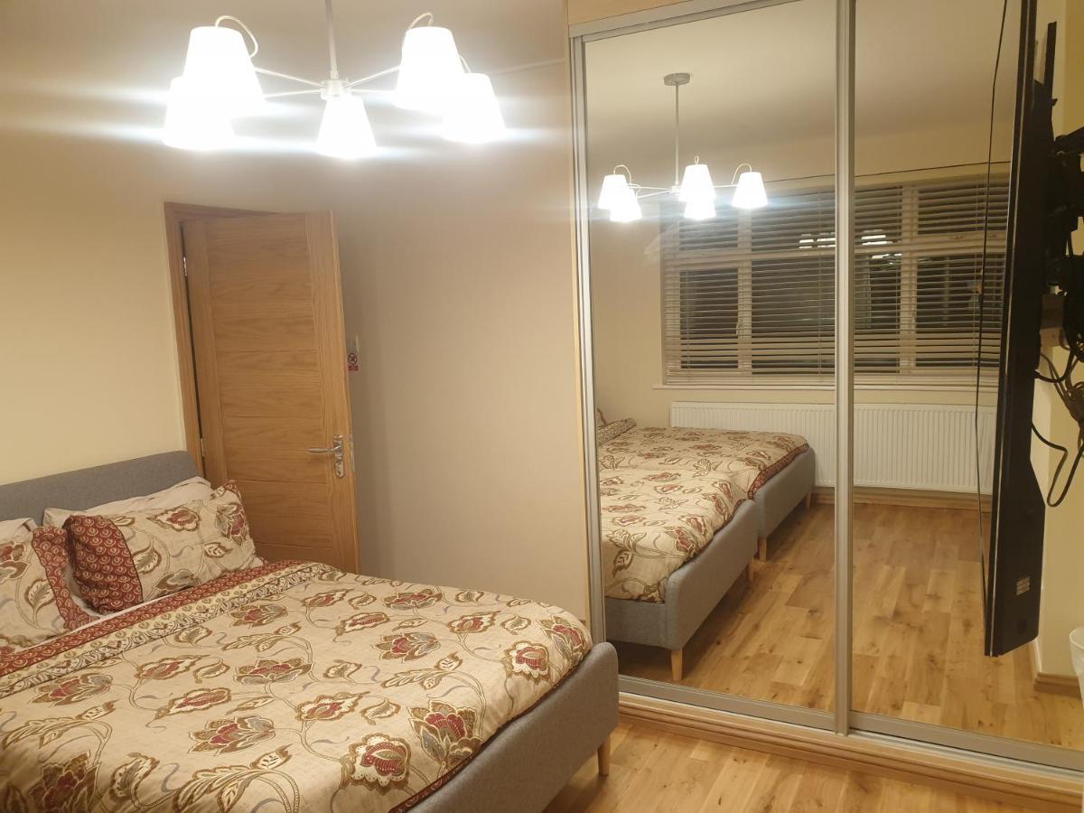 London Luxury 3 Bedroom Flat 1Min Walk From Underground, With Free Parking Sleeps X10 Zewnętrze zdjęcie